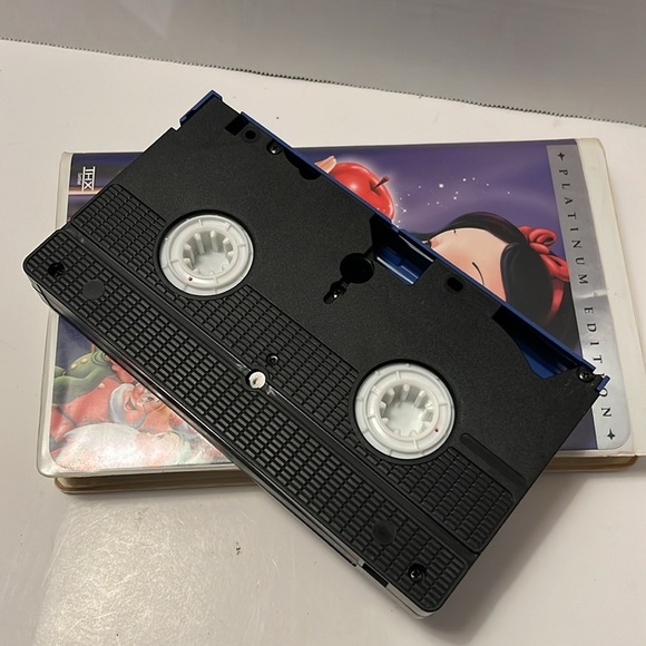 Walt Disney's Snow White and the Seven Dwarfs Platinum Edition VHS - Picture 5 of 8